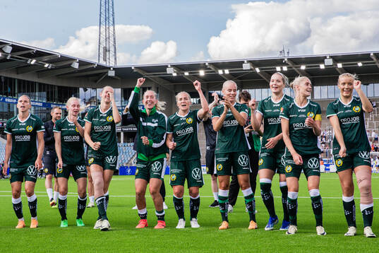 Hammarbys spelare jublar