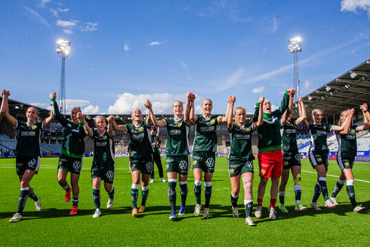 Hammarbys spelare jublar