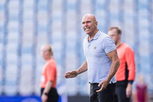 IFK Norrköpings manager Tor-Arne Fredheim reagerar