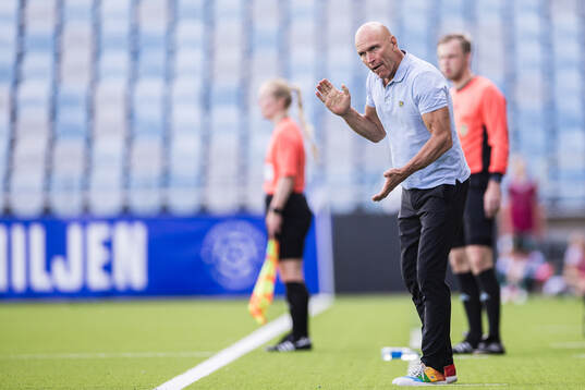 IFK Norrköpings manager Tor-Arne Fredheim reagerar