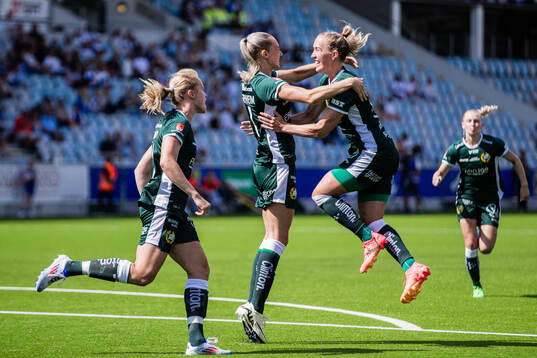 Hammarbys Ellen Wangerheim jublar med Julia Roddar och