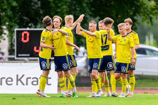 Ängelholms Max Eriksson jublar