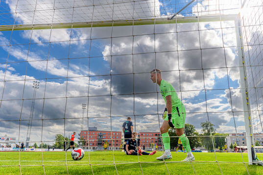 Eskilsminnes målvakt Philip Mårtensson deppar