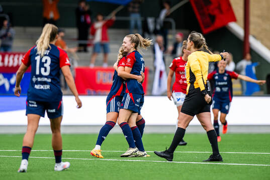 FC Rosengårds Ria Noora Minerva Öling och Bea Sprung