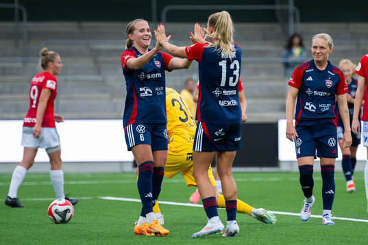 FC Rosengårds Olivia Holdt och Ria Noora Minerva Öling