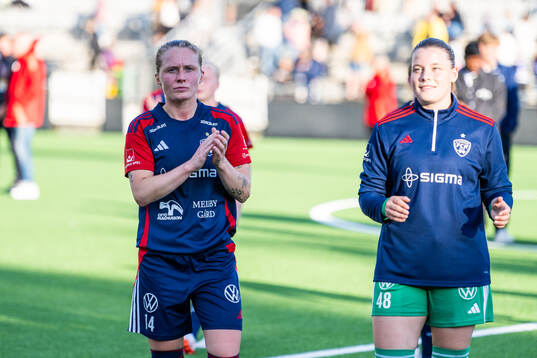 FC Rosengårds Emilia Larsson och målvakt Disa Hellwig
