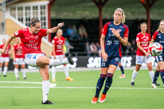 FC Rosengårds Olivia Schough och Trelleborgs Thea Birgerud