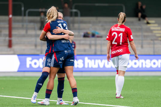 FC Rosengårds Emilia Larsson och Olivia Holdt jublar