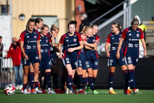 FC Rosengårds Sofie Bruun Bredgaard och Jessica Wik jublar