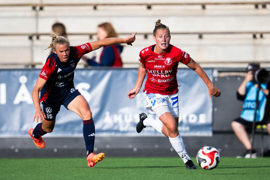 FC Rosengårds Jessica Wik jagar Trelleborgs Sofie Rewucha