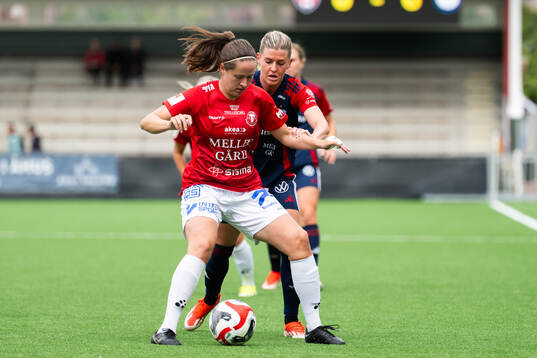 FC Rosengårds Olivia Holdt och Trelleborgs Thea Birgerud