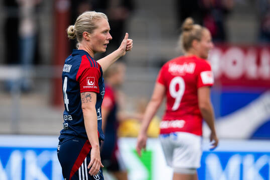 FC Rosengårds Emilia Larsson ger tummen upp