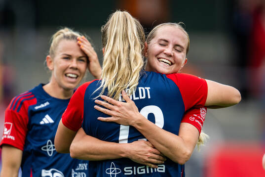 FC Rosengårds Ria Noora Minerva Öling och Olivia Holdt