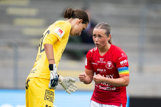 Trelleborgs Elina Lenir och målvakt Somea Polozen