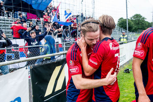 Östers Daniel Ljung och David Seger jublar
