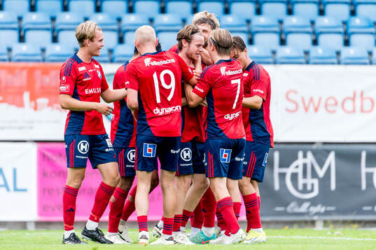 Östers Daniel Ljung jublar