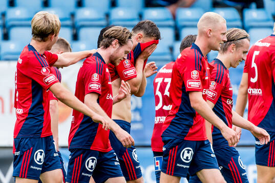 Östers Daniel Ljung jublar