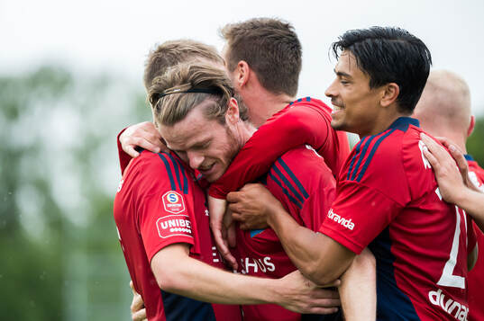 Östers Daniel Ljung jublar