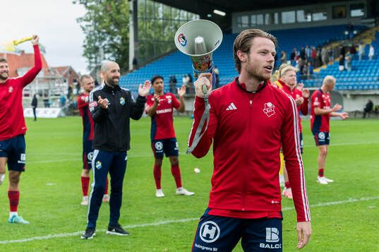 Östers Daniel Ljung jublar