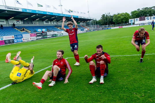 Östers spelare jublar