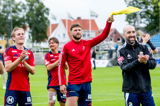 Östers spelare jublar