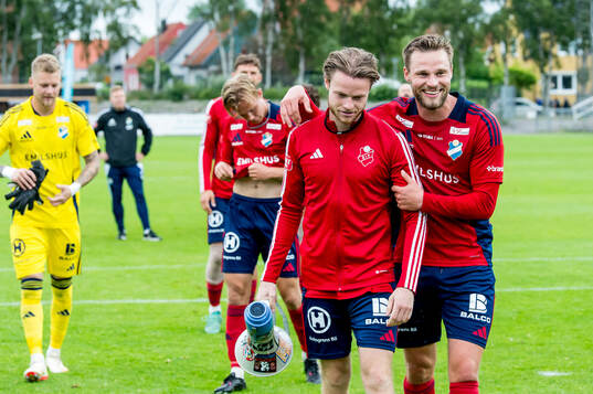 Östers spelare jublar