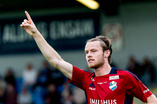 Östers Daniel Ljung jublar