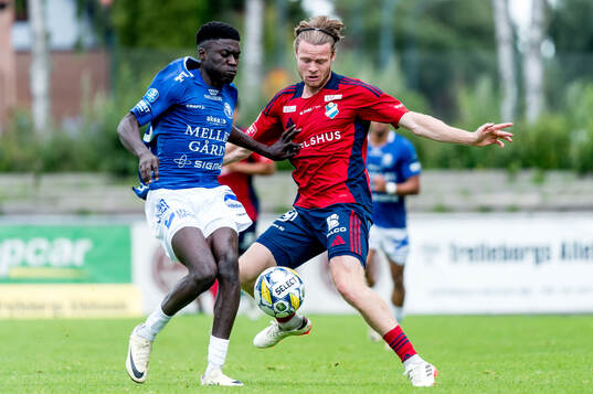 Trelleborgs Emmanuel Godwin och Östers Daniel Ljung