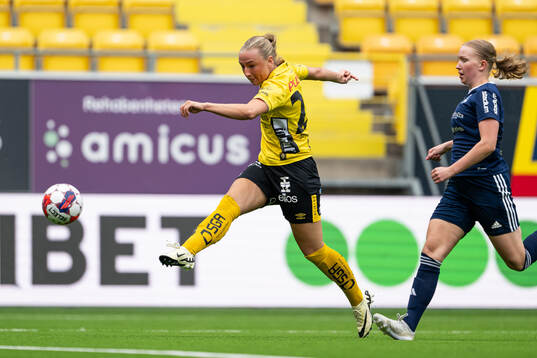 Elfsborgs Stina jensen skjuter 1-0