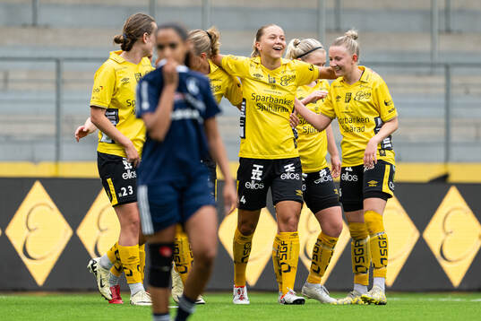 Elfsborgs Alice Broman jublar med Hanna Gunnarsson