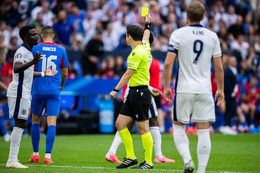 Referee Umut Meler