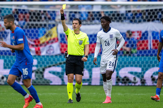 Referee Umut Meler