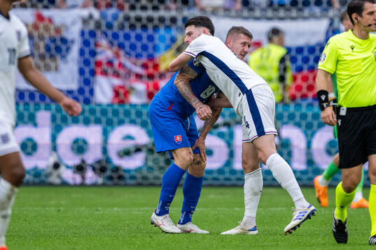 Juraj Kucka of Slovakia and Declan Rice of England