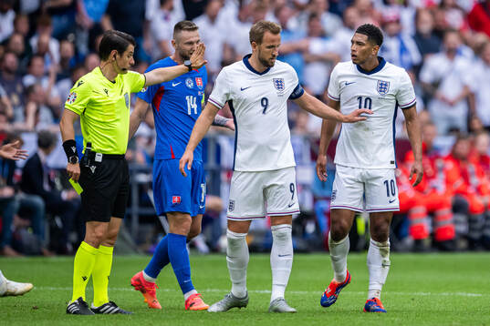 Harry Kane and Jude Bellingham of England reacts