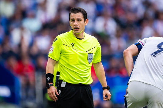 Referee Umut Meler