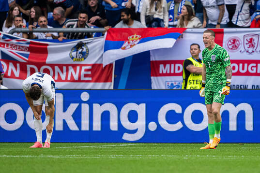 Goalkeeper Jordan Pickford of England reacts