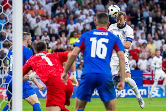 Harry Kane of England scoring 2-1