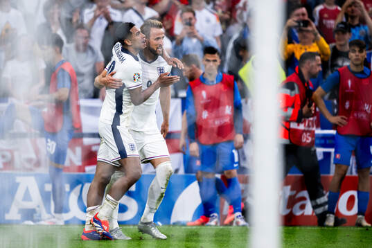 Jude Bellingham and Harry Kane celebrate