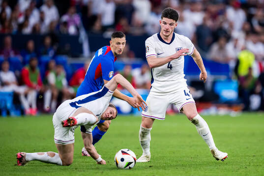 Conor Gallagher and Declan Rice of England