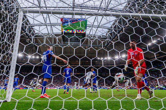 Jude Bellingham of England scores 1-1, goalkeeper Martin