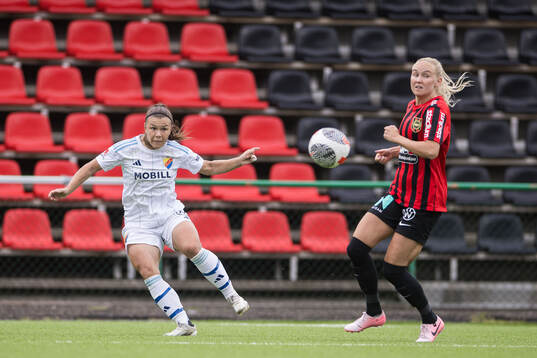 Djurgårdens Alexsandra Lobanova och Brommapojkarnas Wilma