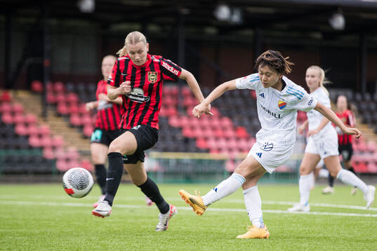 Brommapojkarnas Sara Olai och Djurgårdens Shinomi Koyama