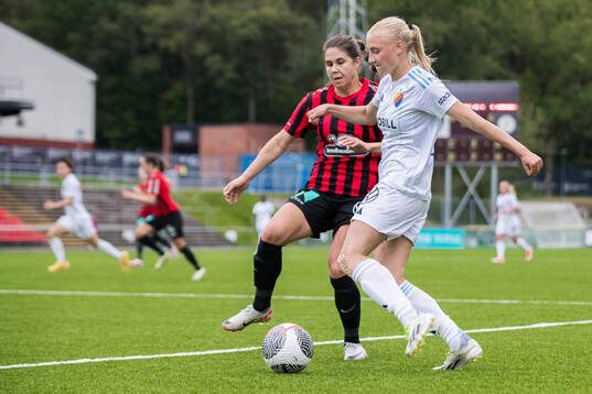 Brommapojkarnas Julia Olsson och Djurgårdens Stinalisa