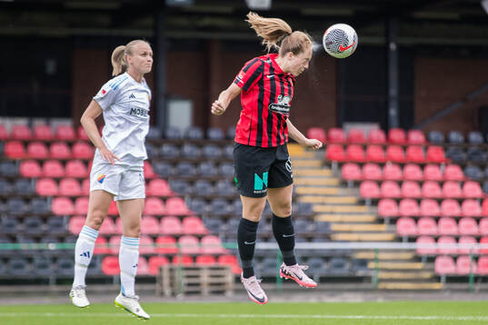 Djurgårdens Matilda Plan och Brommapojkarnas Alice Ahlberg