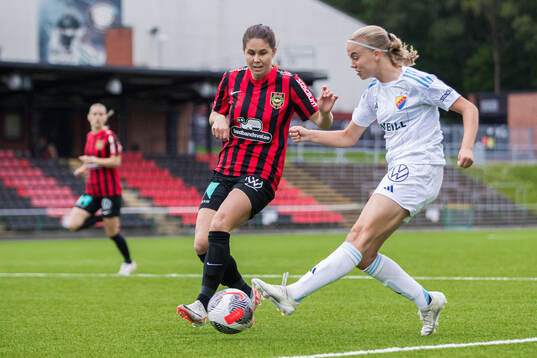 Brommapojkarnas Julia Olsson och Djurgårdens Elin Westlund