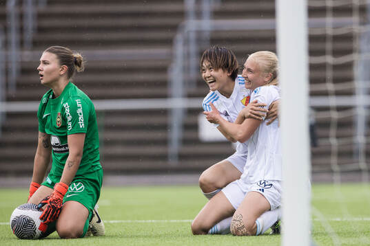 Djurgårdens Stinalisa Johansson jublar med Shinomi Koyama