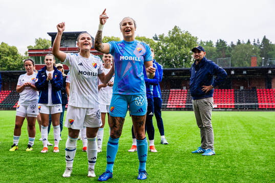 Djurgårdens Alexsandra Lobanova och målvakt Katelin