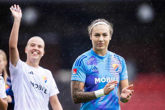 Djurgårdens målvakt Katelin Talbert jublar