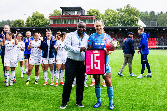 Djurgårdens sportchef Jean Balawo och målvakt Katelin