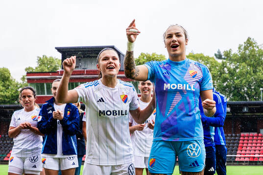 Djurgårdens Alexsandra Lobanova och målvakt Katelin